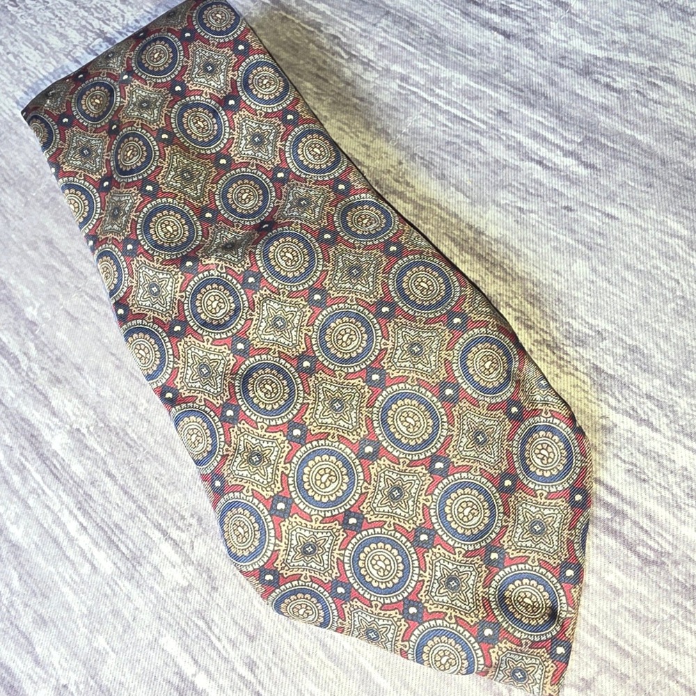 Lord &‎ Taylor Kensington Collection Silk Tie Blue Burgundy Geometric Medallion